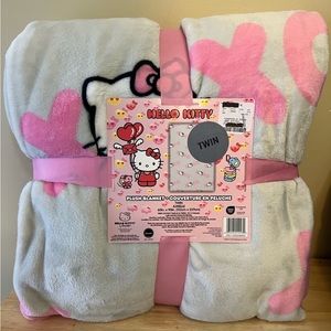 Hello kitty XOXO valentines blanket!